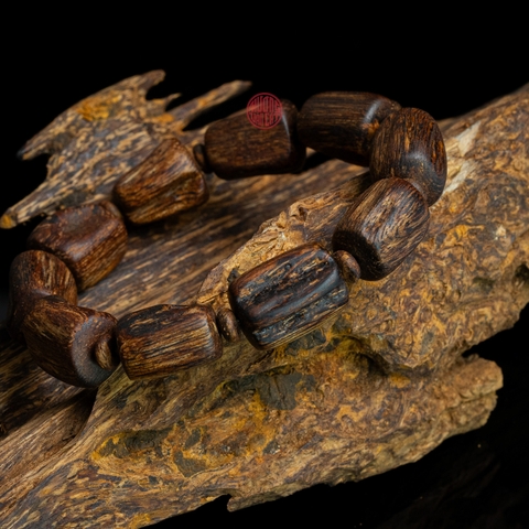 Vòng tay Trầm Hương cận chìm dạng hạt tự nhiên Hiếm ( size nam to )