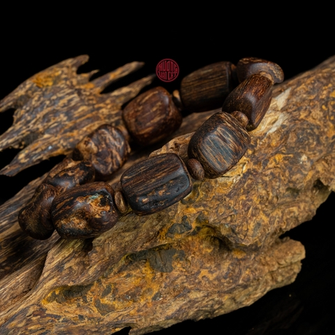 Vòng tay Trầm Hương cận chìm dạng hạt tự nhiên Hiếm ( size nam to )