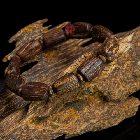 Vòng tay Trầm Hương cận chìm dạng hạt tự nhiên Hiếm ( size nam trung )