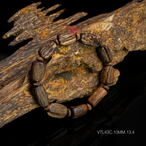 Vòng tay Trầm Hương cận chìm dạng hạt tự nhiên Hiếm ( size nữ )