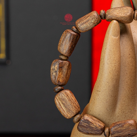 Vòng tay Trầm Hương cận chìm hạt tự nhiên cho nam (size nhỏ)