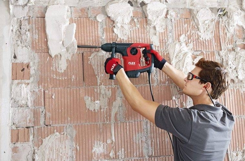 Những cách khắc phục tường nhà bị khoan đục với những lỗ khoan xấu xí