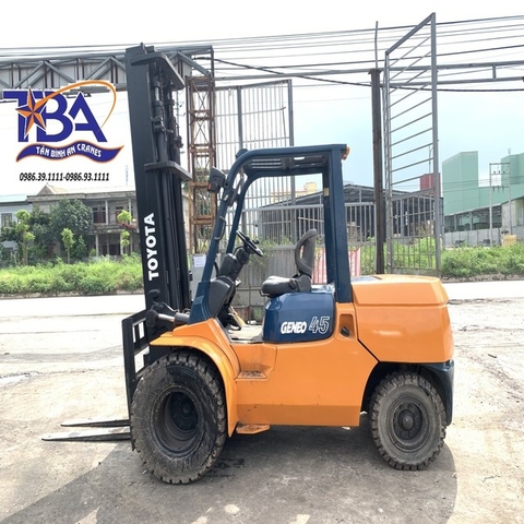XE NÂNG DẦU 4.5 TẤN TOYOTA GENEO 45