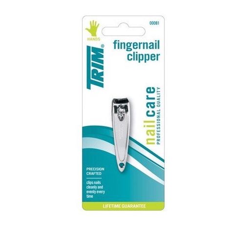 Bấm móng bé Trim