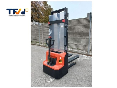 Xe nâng điện 1.0 tấn BT Tyro (SHE 100)