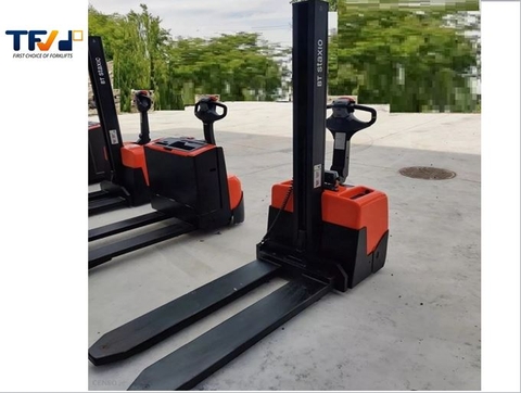 Xe nâng tay điện 0.8 tấn Toyota SWE080L