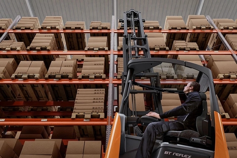 Xe nâng Reach truck cabin nghiêng BT Reflex 1.6t Reach truck with Tilting cabin Toyota