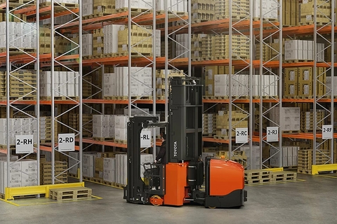 Xe nâng điện 3 chiều BT Vector 1.5t with Articulated Steering Toyota