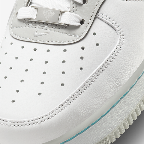 Nike Air Force 1 07 LV8