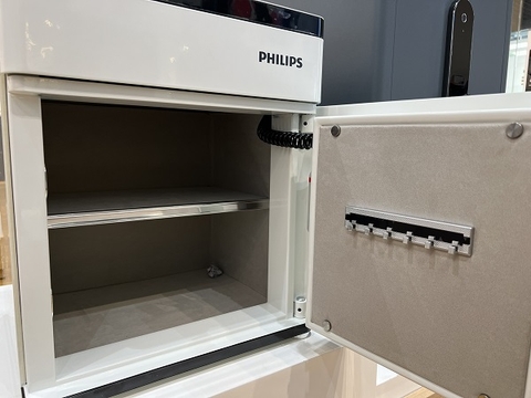 Két sắt Philips có sạc không dây SBX301