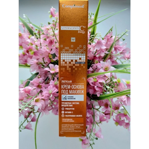 Kem dưỡng da kiêm nền trang điểm Compliment Vitanorm C+ Light 50ml