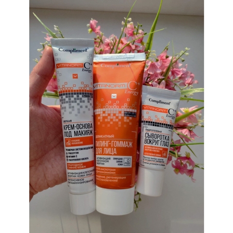 Kem dưỡng da kiêm nền trang điểm Compliment Vitanorm C+ Light 50ml