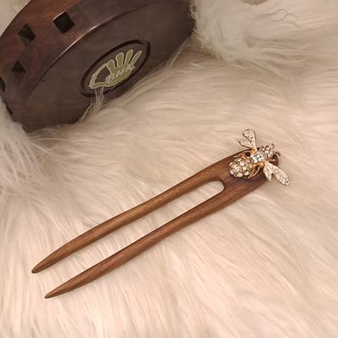 TRÂM CÀI TÓC CON ONG - 2 QUE