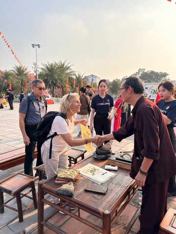 Tranh Đông Hồ tặng người nước ngoài: Chọn món quà Việt có câu chuyện