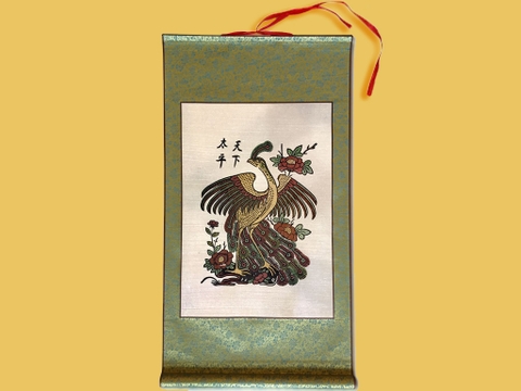 Tranh Đông Hồ Chim Công Thiên Hạ Thái Bình bồi lụa 42cm x 80cm