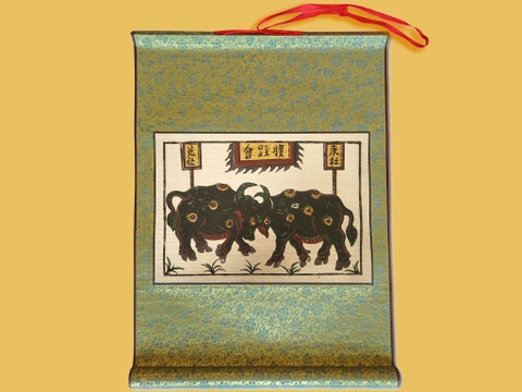 Tranh Đông Hồ Chọi Trâu Bồi Lụa 40cm x 55cm
