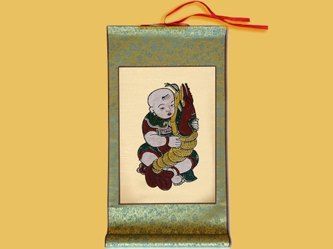 Tranh Đông Hồ Em Bé Ôm Tôm Bồi Lụa 30cm x 55cm