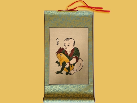 Tranh Đông Hồ Nhân Nghĩa - Em Bé Ôm Cóc Bồi Lụa 30cm x 55cm