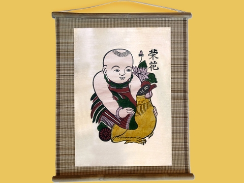 Tranh Đông Hồ Vinh Hoa Em Bé Ôm Gà Dán Mành 45cm x 55cm
