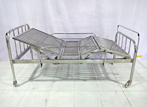 Giường bệnh nhân inox 2 tay quay có bô vệ sinh