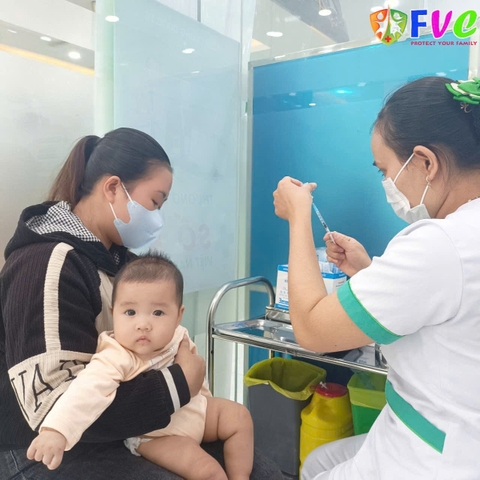 Sốt xuất huyết ở trẻ em triệu chứng cha mẹ cần chú ý
