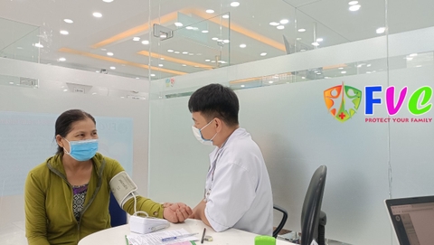 Lưu ý tuyệt đối đừng bỏ qua khi tiêm vacxin cho người cao tuổi