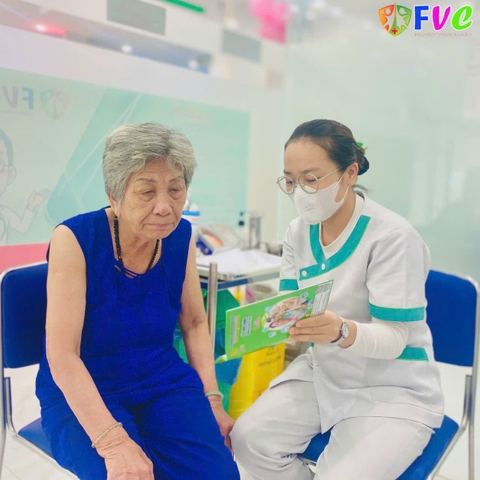 Sự cần thiết của việc tiêm vắc xin phòng bệnh cho người cao tuổi