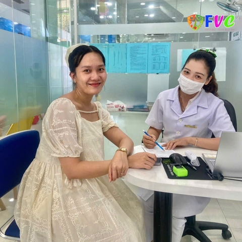 Mẹ bị viêm gan B có lây cho con không và những lưu ý phòng bệnh từ bác sĩ