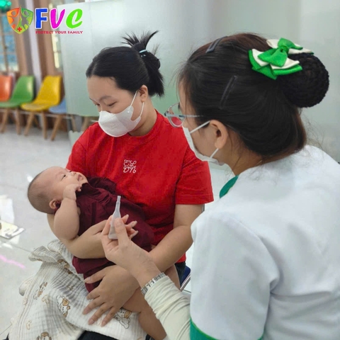 Chuyên gia cảnh báo hậu quả khôn lường khi do dự, chống đối vaccine