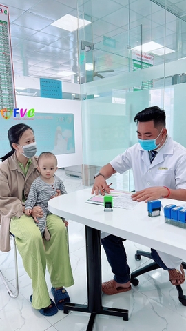 Trẻ bị sốt virus, cha mẹ cần lưu ý gì?