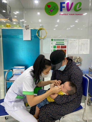 Thời điểm tiêm ngừa cho trẻ sinh non bố mẹ cần biết