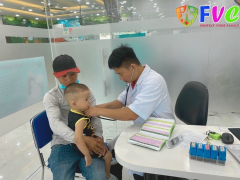 Trẻ bị tiêu chảy trong mùa hè, cha mẹ hãy làm ngay các điều sau