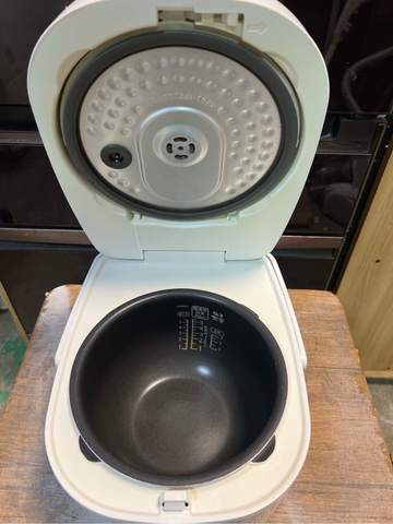 Nồi cơm PVN1634 IRIS OHYAMA 1.0L