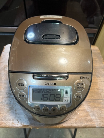 Nồi cơm PVN1628 TIGER 1.0L 2022