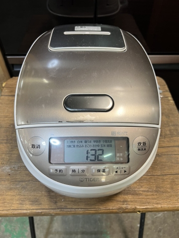 nồi cơm PVN1168 Tiger 1.0L