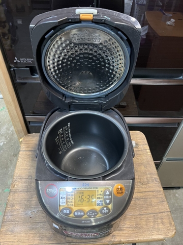 nồi cơm PVN1165 Zojirushi 1.8L
