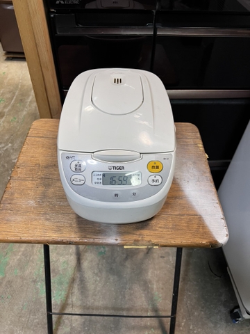 nồi cơm PVN1381 TIGER 1.0L