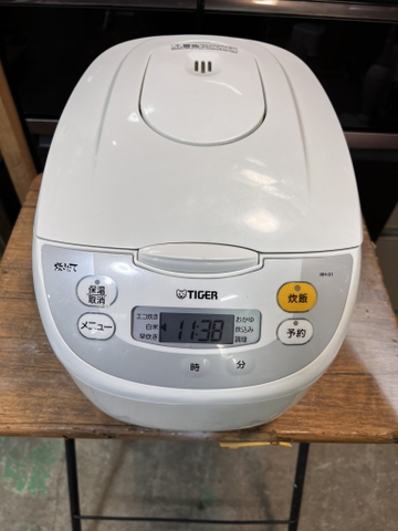 Nồi cơm PVN 1343 Tige 1.8L