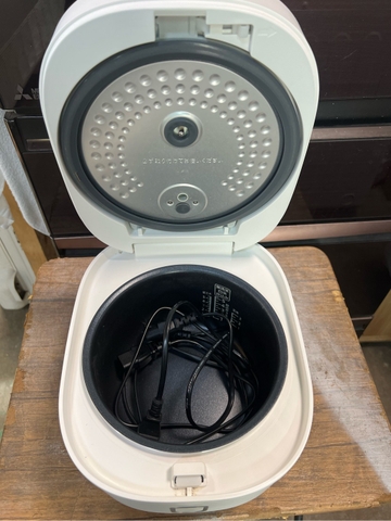 Nồi cơm PVN1647 Yamazen 1.0L 2024