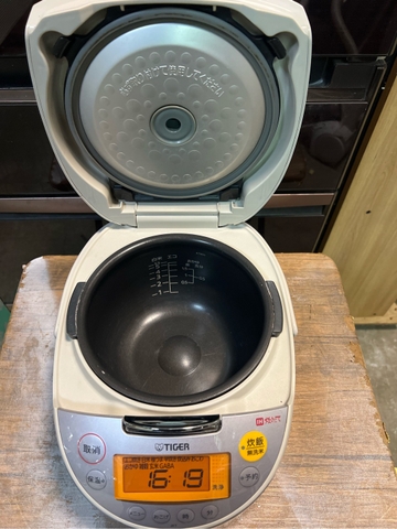Nồi cơm PVN1630 TIGER 1.0L