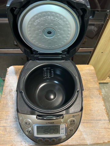 Nồi cơm PVN1628 TIGER 1.0L 2022