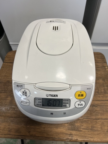 nồi cơm PVN1112 TIGER 1.0L
