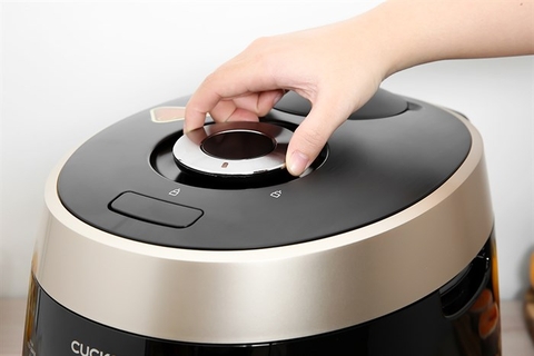 Nồi cơm điện tử áp suất Cuckoo 1.8 lít CRP-PK1000S/BKCGVNCV