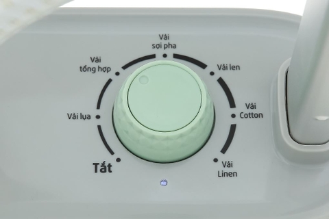Bàn ủi hơi nước đứng BlueStone GSB-3947 2400W