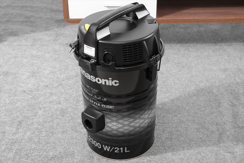 Máy hút bụi Panasonic MC-YL637SN49