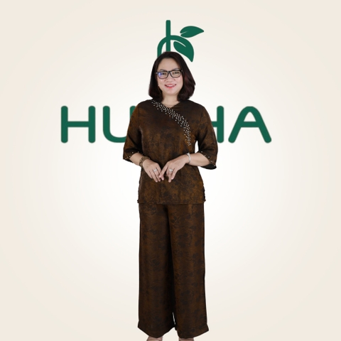Đồ Bộ Trung Niên LT32, Silk Óng Cao Cấp – Hoạ tiết Hoa Đính Ngọc Sang Trọng Cho Mẹ | HUY HÀ