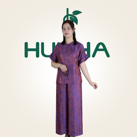 Pháp phục lụa Nha Xá trung niên LT12 – Thiết kế cổ giao lĩnh sang trọng, họa tiết nổi, quà tặng mẹ ý nghĩa | HUY HÀ