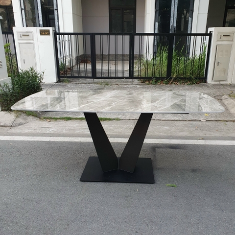 CHÂN BÀN ĂN CHỮ V