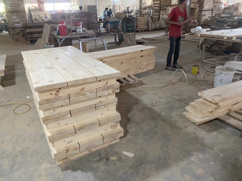 BỘ BÀN GỖ THÔNG NGOÀI TRỜI