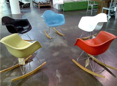 GHẾ THƯ GIÃN EAMES MẶT NHỰA - GTG04